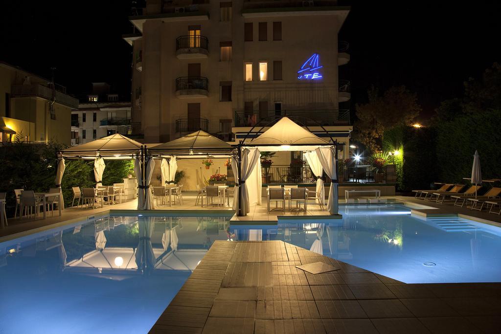 Ute Hotel Lido di Jesolo Esterno foto